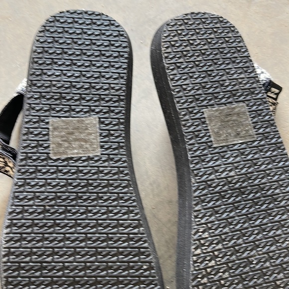 Billabong womens sandals size 7 yoga Mat sole - Picture 2 of 2